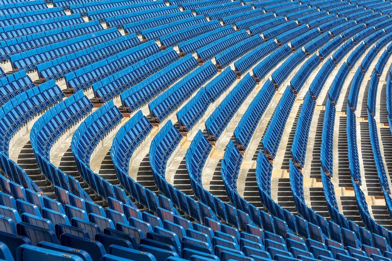 Tomme blå stadiontribuner